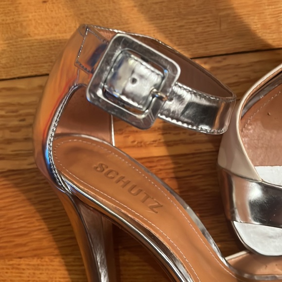 Schutz Open Toe Ankle Strap Leather Heel white and silver size 7.5 4.5in heel - Picture 5 of 9